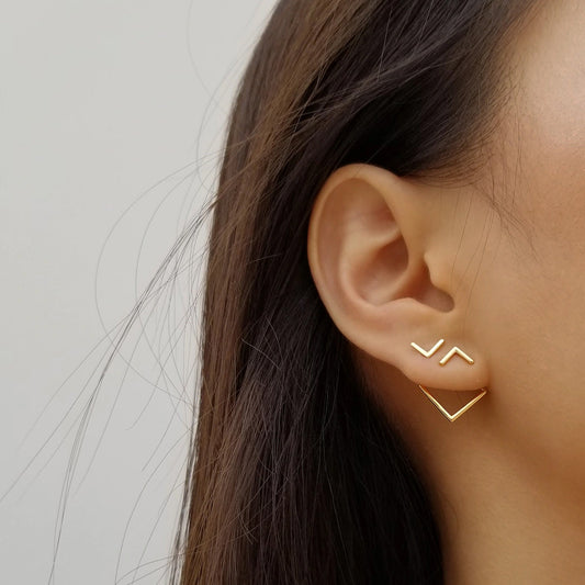 Embrace the Chic and Modern 2023 Trends of Ear Jackets and Threaders