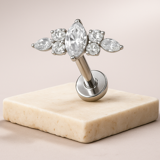 Lola - Titanium Wreath Stud