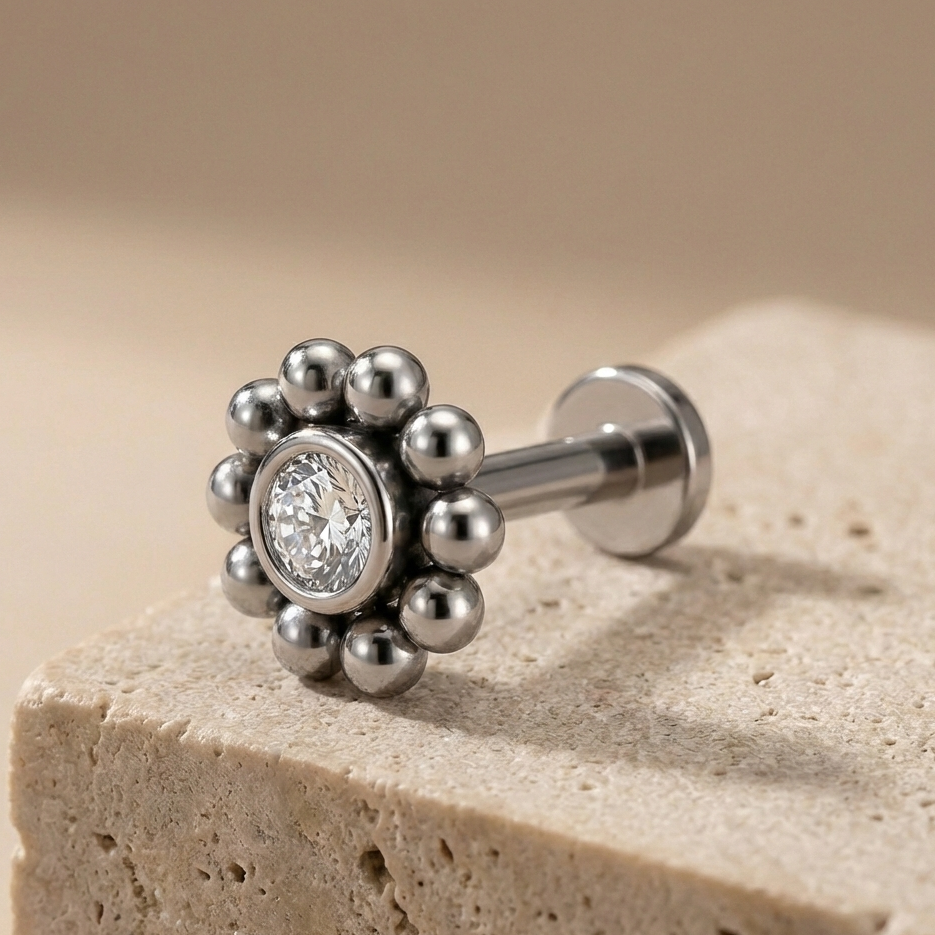 Layali – Titanium Flower Stud