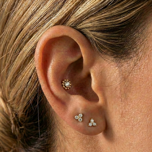 Layali – Titanium Flower Stud