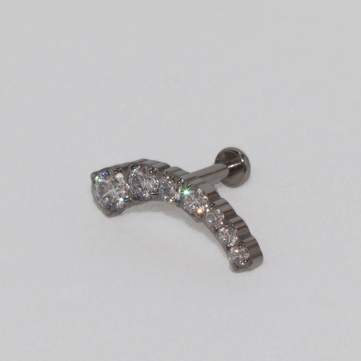 Titanium Descending Stone Labret Stud | Cura – Cura - Piercing Jewellery